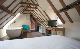 Medieval Town House - Walled Garden Sleeps 8